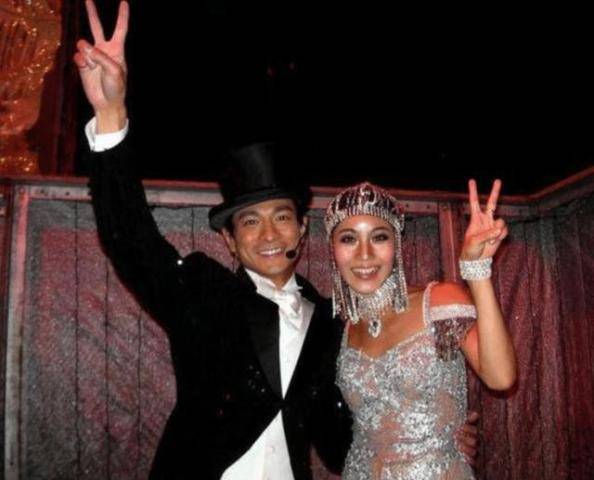 她跟随刘德华23年,是华仔"御用舞伴",他人无人请动,至今单身