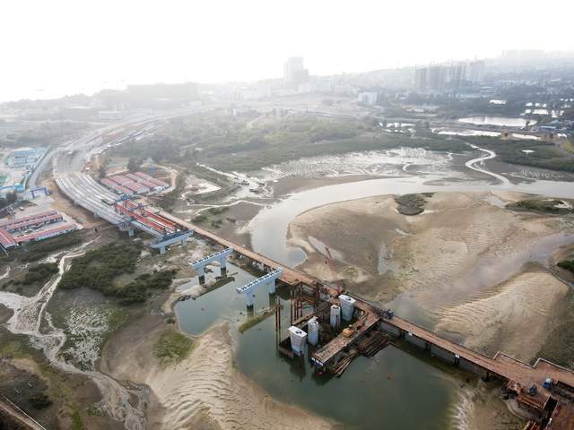 北海市冯家江大桥开始铺设桥梁了,明年通车!_手机搜狐网