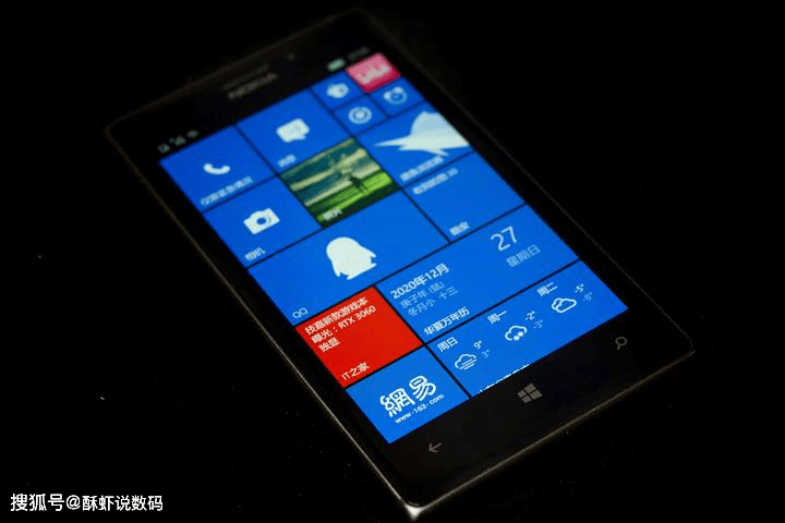 原创lumia925:第一款铝合金边框的lumia手机
