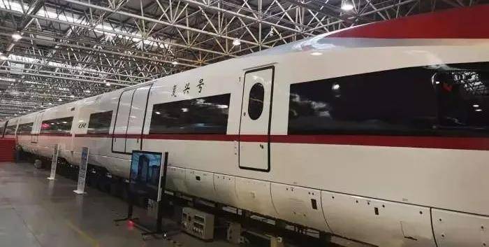 全球首个高铁 91d73aeff4754ca2920d31df86686918.jpeg