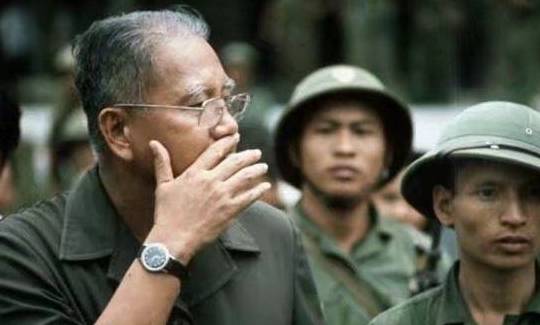 然而,美国却撕毁协议,支持越南国首相吴廷琰发动政变,废黜了保大帝