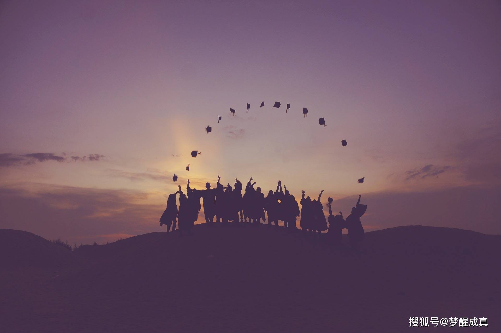 梦境的交织，活着的亲人离世与逝去爷爷的复活——一场深邃的内心探索