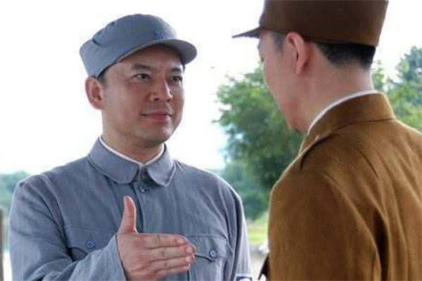 国家一级演员何政军,结婚几十年无绯闻,妻子是我们熟悉的她