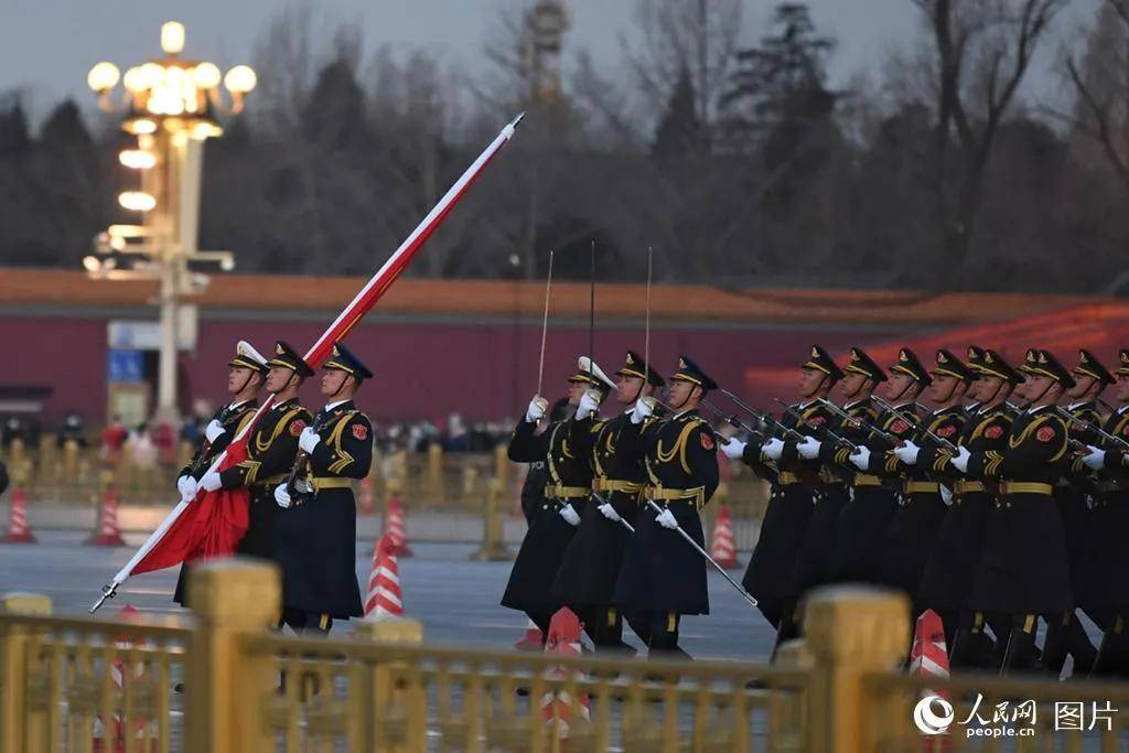 2021年第一天,升国旗,奏国歌!