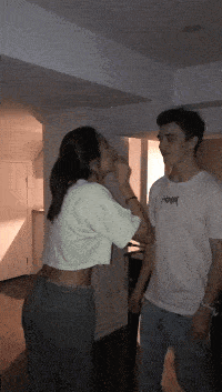 搞笑gif段子:简直多此一举!脑回路果然不会养