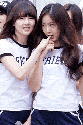 原创搞笑gif段子:现在的年轻人都比不上大妈了,太会玩了