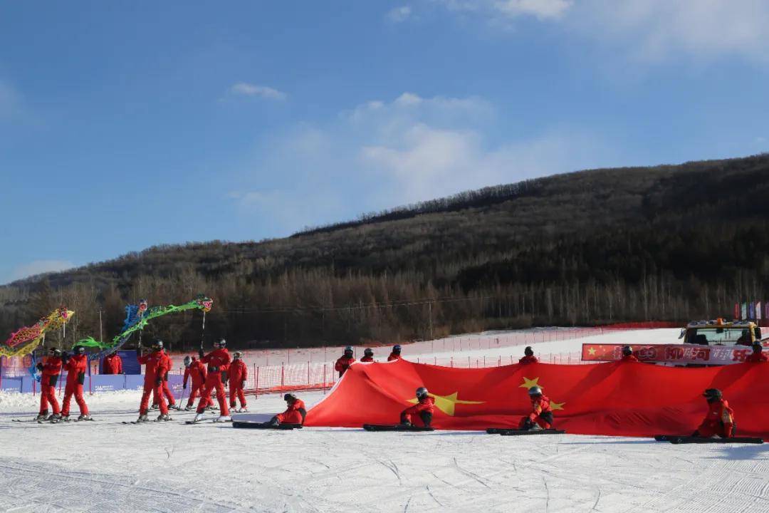 通化柳河冰雪旅游节暨青龙山滑雪场2020-2021雪季开滑