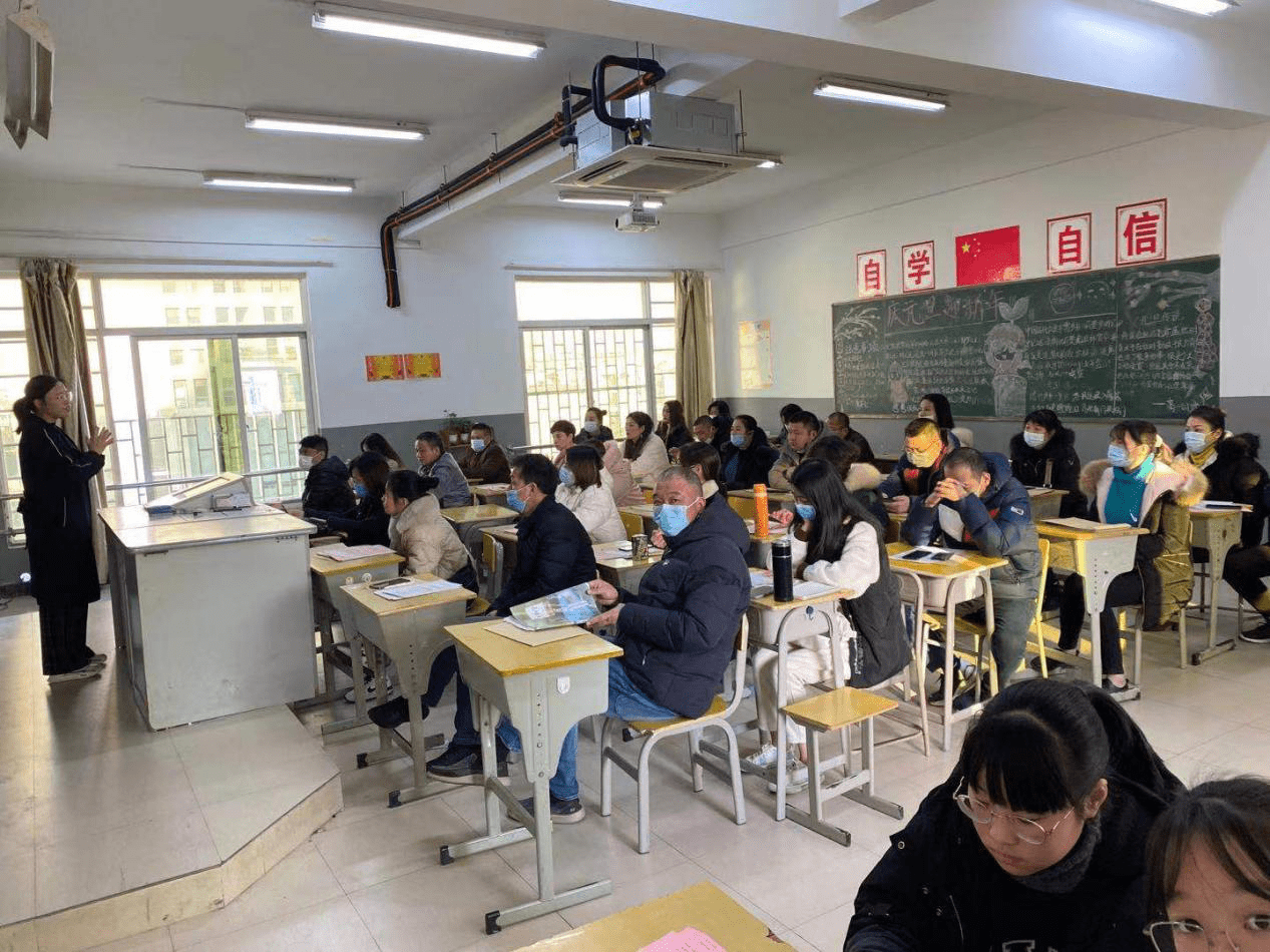 开家长会怎么穿搭学生_学生开家长会图片