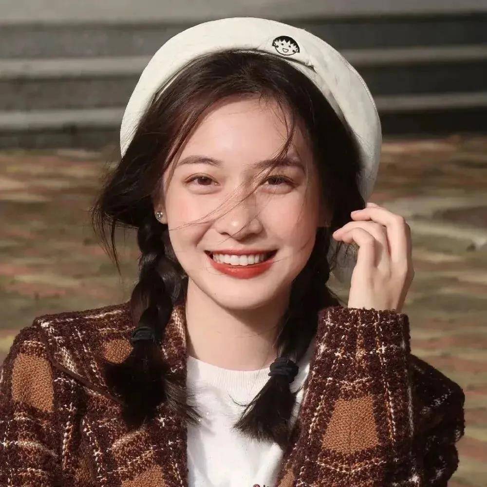 温温柔柔女生头像:看得特别特别透彻的句子
