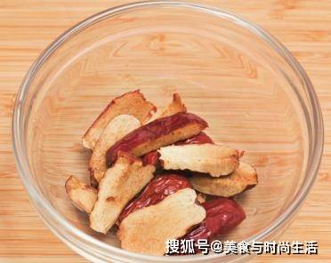 冬天多喝这碗粥,补气养血,香甜滋润,手脚冰冷的女生要常喝