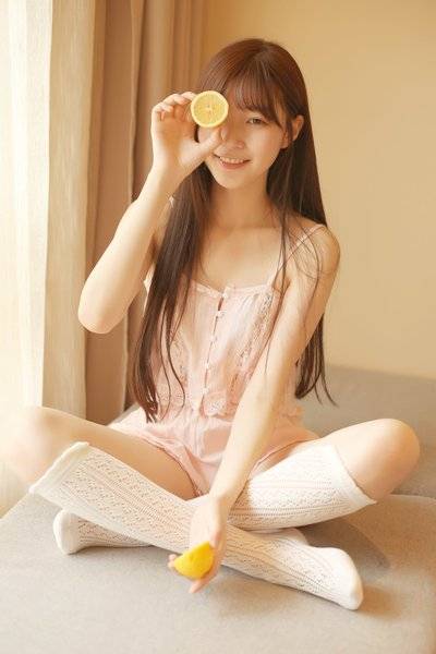 搞笑gif段子;妹子这意外来的太突然了吧,真是猝不及防