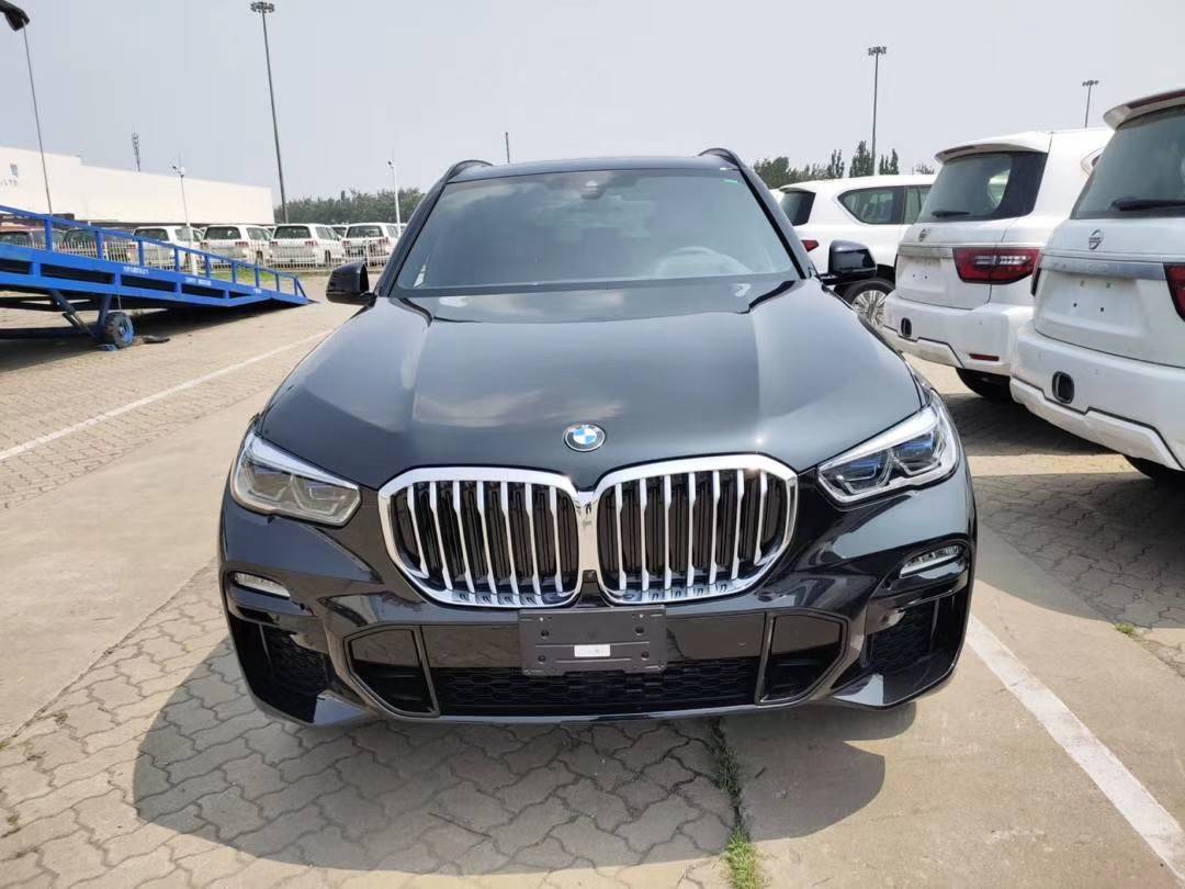 20辆进口宝马X5加城市SUV天津港现在是轿车