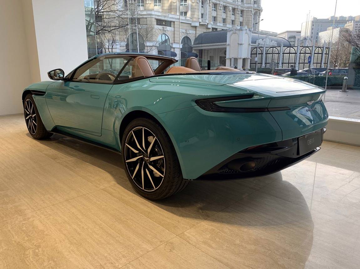 阿斯顿马丁 db11 v8 volante 最新款