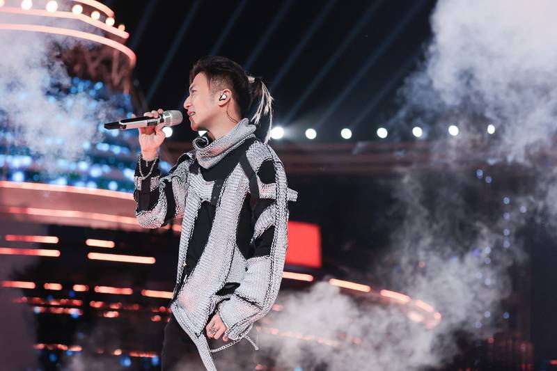 谢霆锋跨年演唱会2021,谢霆锋演唱会2021 谢霆锋献唱两场跨年演唱会 多变曲风引发网友回忆杀