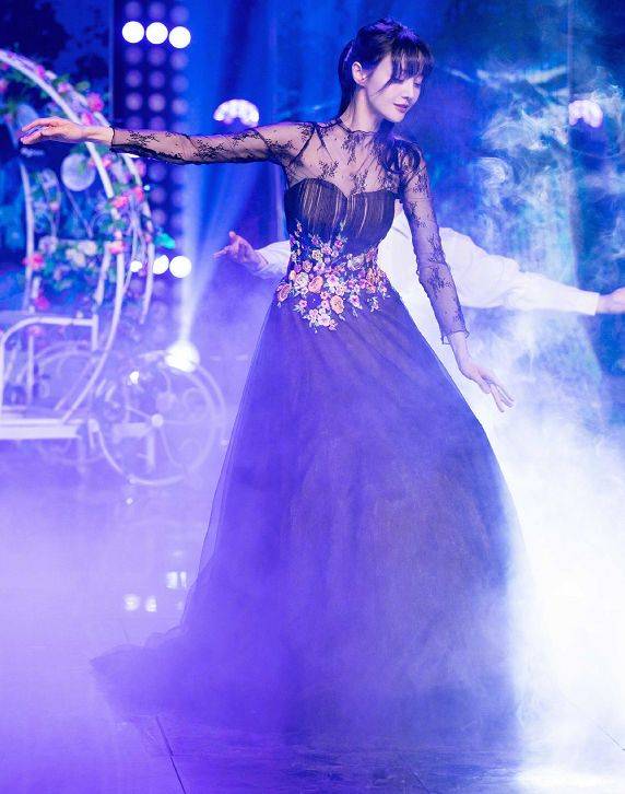 什么是“内娱第一小白花”?看郑爽18岁旧照后,