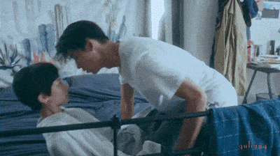 从《女朋友,男朋友》里,与社会变革交织进行的三角关系:到《谁先爱上