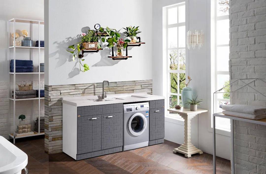 阳台就放洗衣机?太奢侈了,做个洗衣柜就等于家里多了个卫生间!