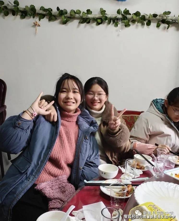 年级学生赵悦清,苏雯雯,赵颖芝,李广云,刘婉怡,王宇浩,陈恒恒,路雅茹