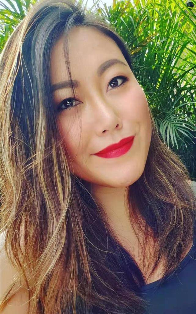 原创香港名媛抱婴儿坠楼死时身无片缕生前美艳照曝光
