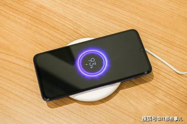 速度|充电速度慢 用户体验差 无线充电凭什么取代有线充电？