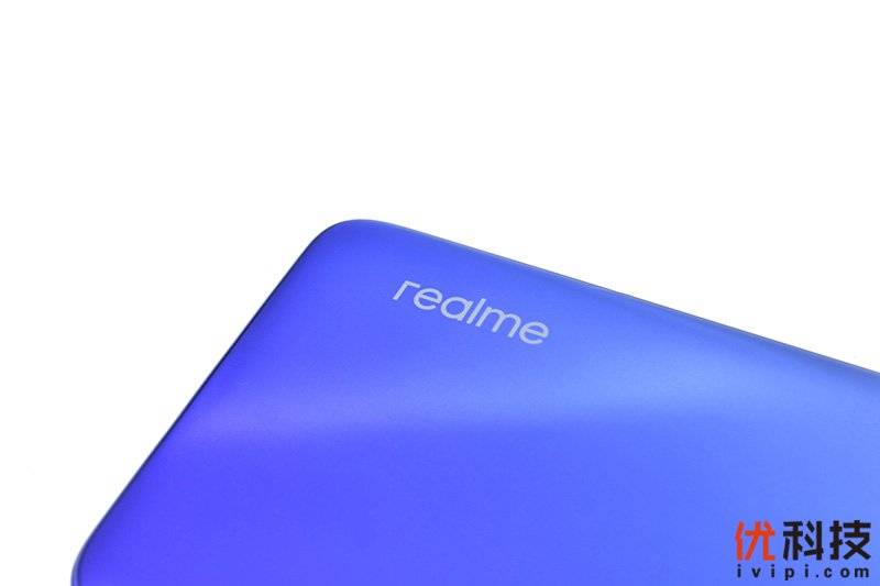 搭载|鲤跃龙门国潮范儿 realme 真我 V15镜湖蓝真机图赏