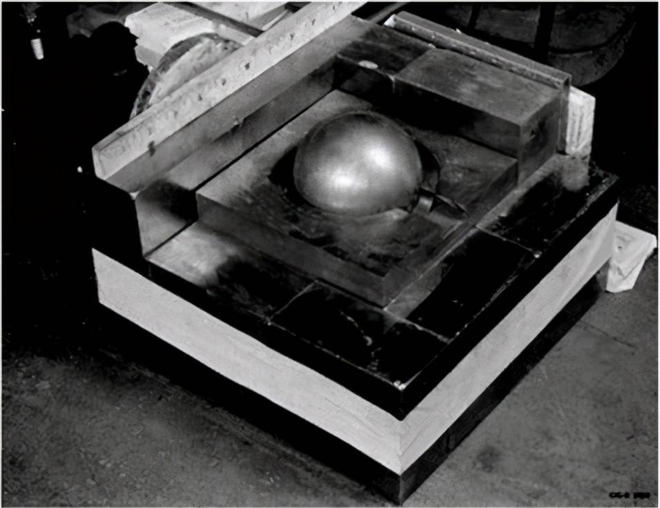 原子弹 原理 简单说 f173abb6b7a84c3a84f92fd11ff06261.jpeg