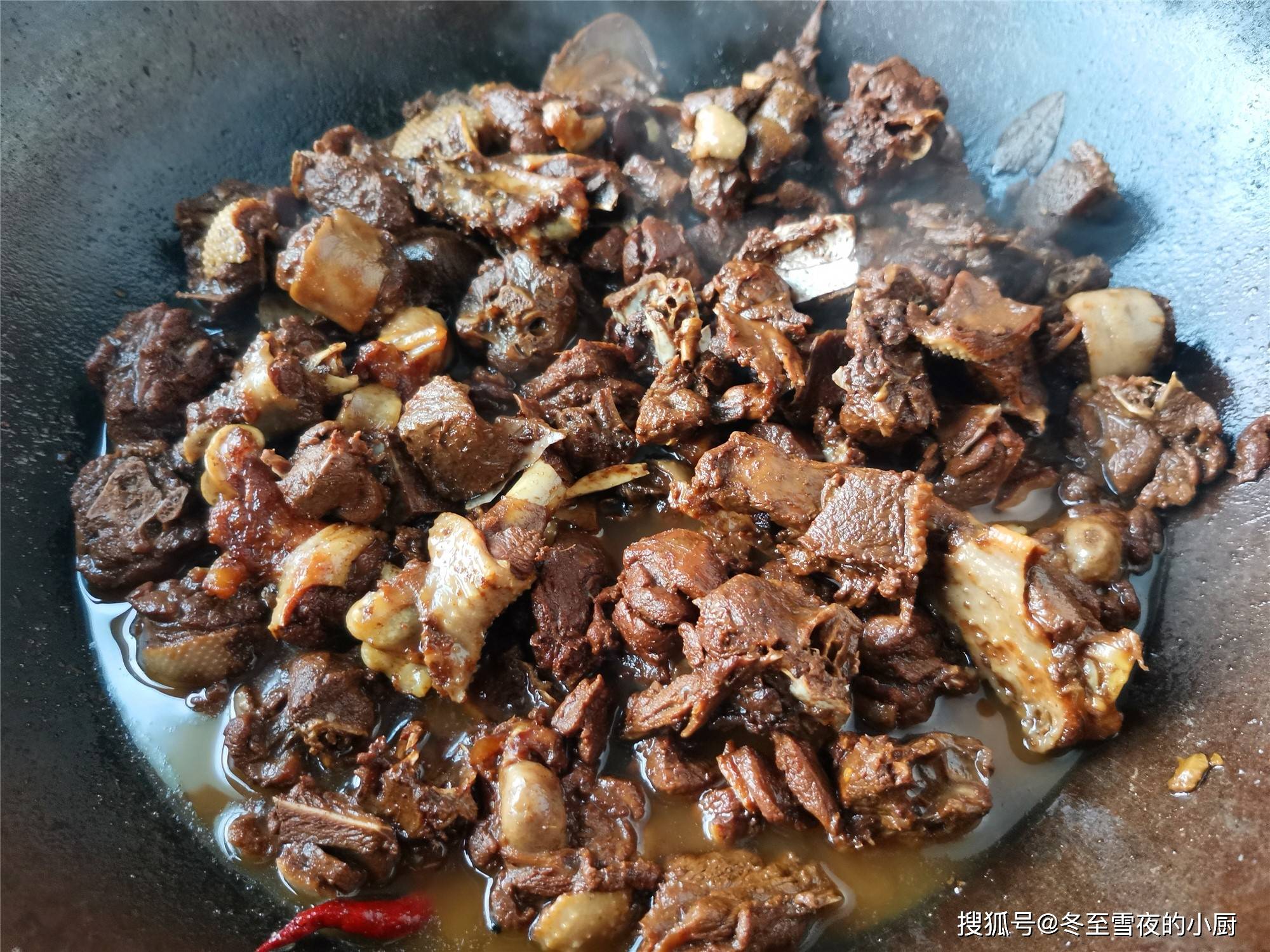 做东北铁锅炖大鹅,和这个食材搭配做,熟的快,还不腥不油腻