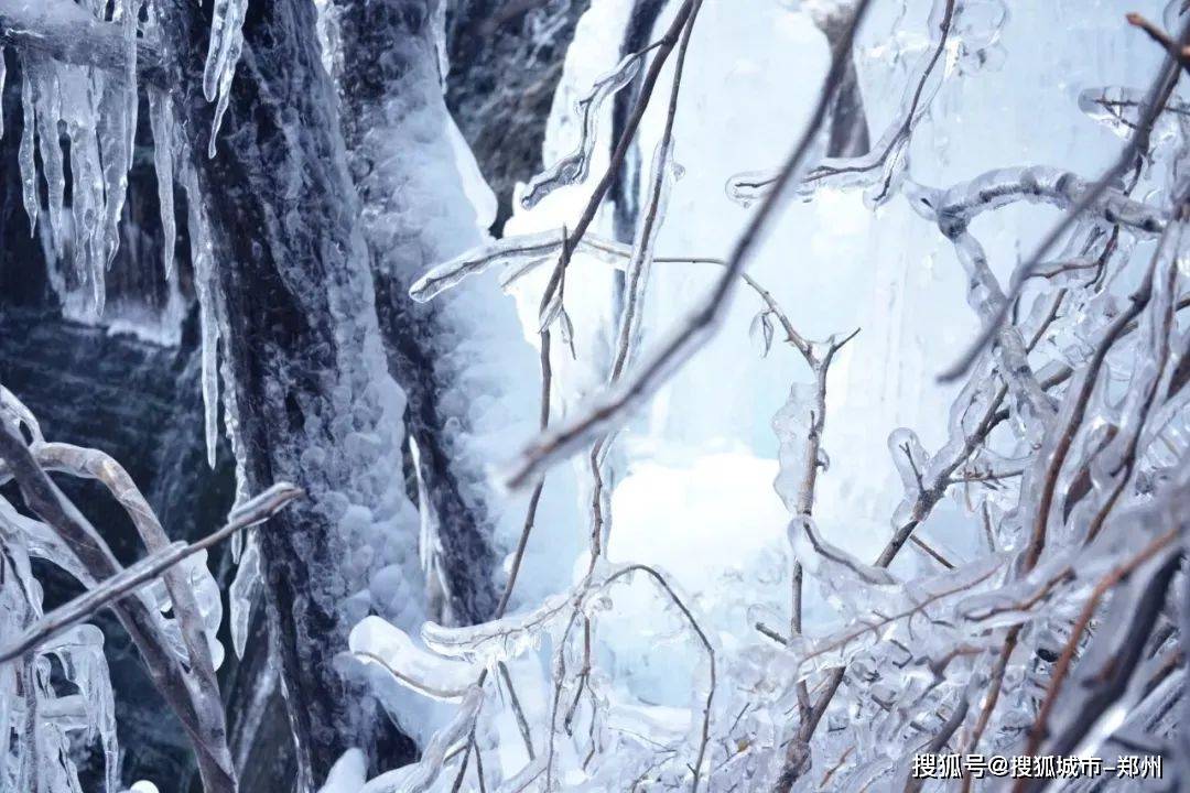 太行大峡谷冰挂正壮观！持年卡免费玩