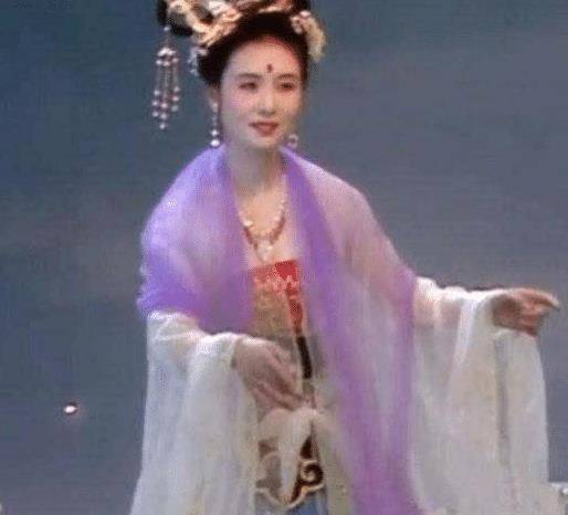 她是86版《西游记》嫦娥,拍完就退出演艺圈,今身家过亿成慈善家