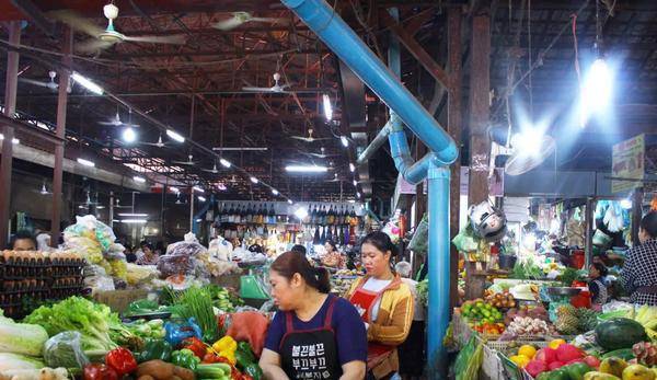 柬埔寨最受中国游客欢迎老市场，完全商业化，售价远比其他市场高