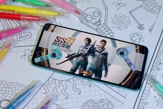 充电|用嘻哈艺术秀出仪式感：OnePlus Buds Z联名版