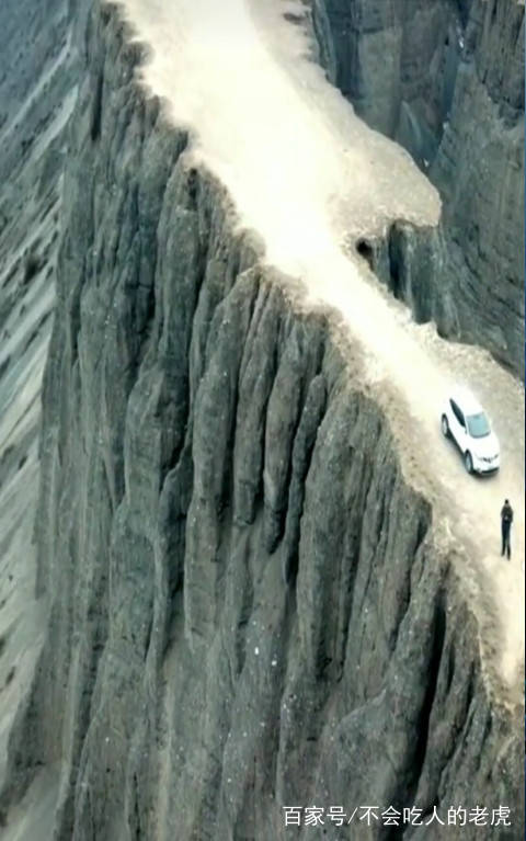 中国最惊险的大峡谷，距谷底最深达400米，不用无人机也能航拍