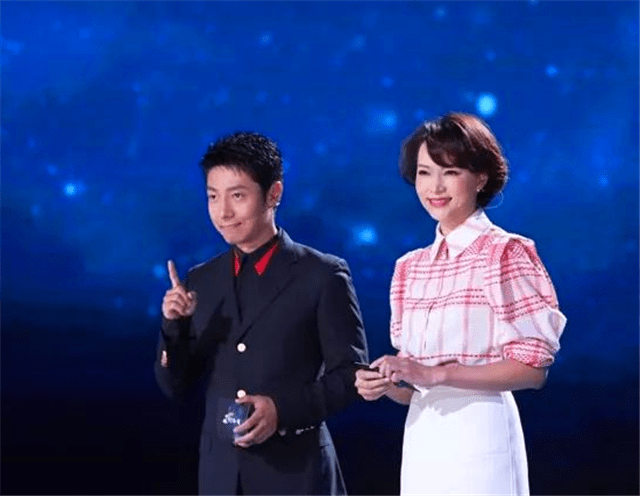 密春雷和董卿现在情况 7c686877e22b483da38b3b78a817dfe6.png