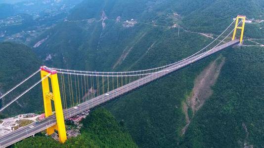 世界上最高的桥——四渡河大桥！风景秀丽，自然古朴