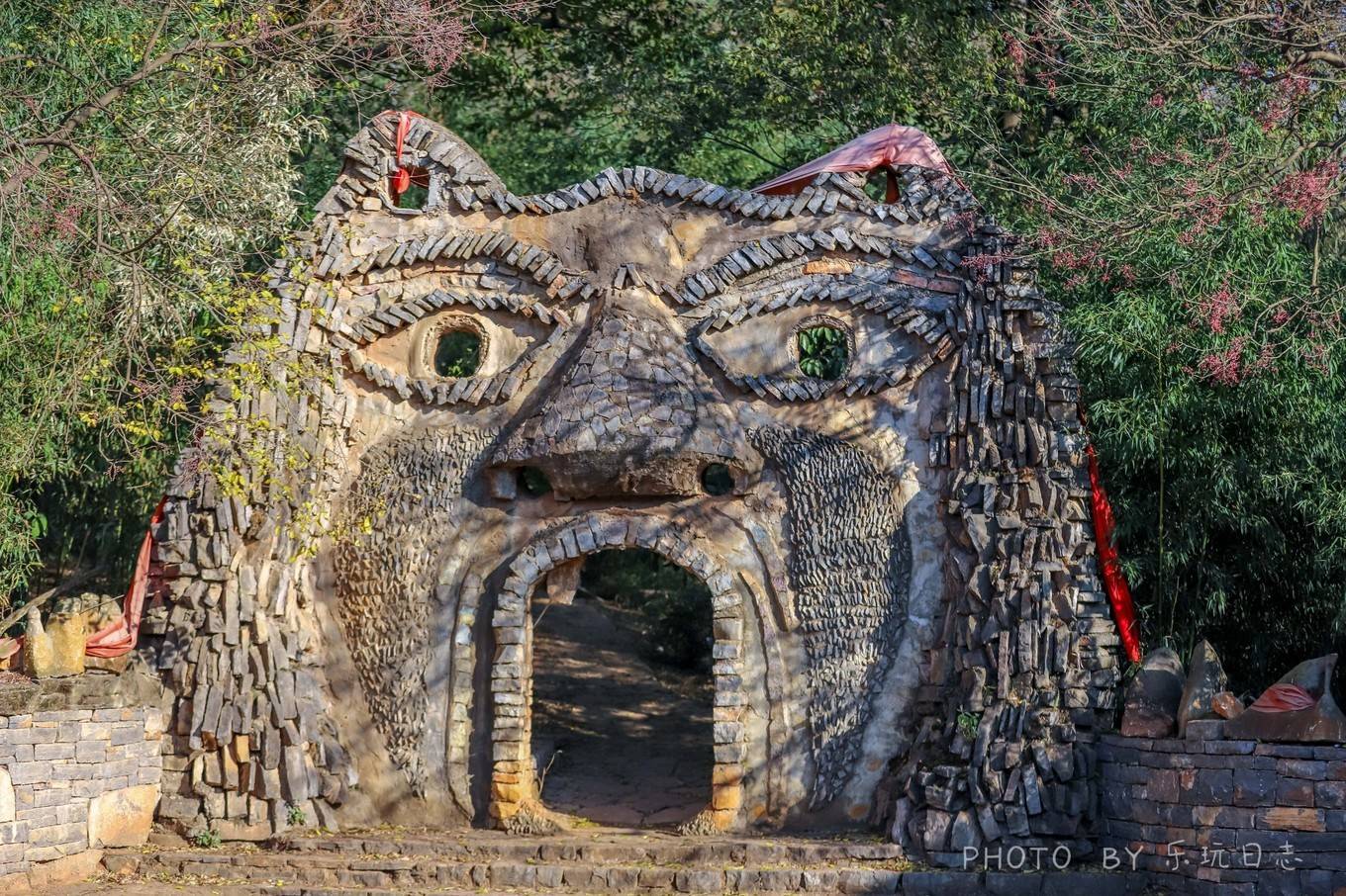 云南石林糯黑村，民族底蕴超浓厚，体验彝家撒尼美食的好地方