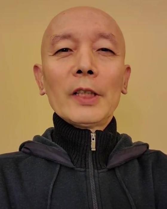 63岁影帝葛优近照暴瘦!眉毛稀疏脸颊凹陷显老态,表情微妙惹争议