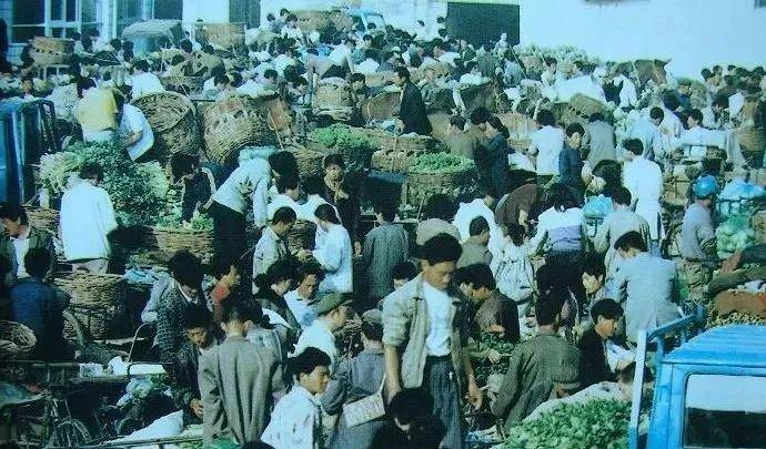 进入2000年,也发生过许多令人深思的往事,这里就不再逐一回顾啦