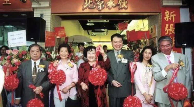 不仅是三个超级女富豪,我们写过的不少女性,都是男人