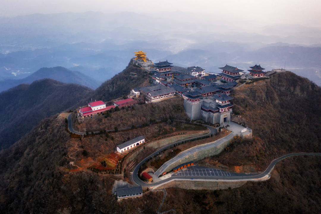 云烟缭绕,钟鼓余音袅—大洪山慈恩寺金顶和佛足阁_手机搜狐网