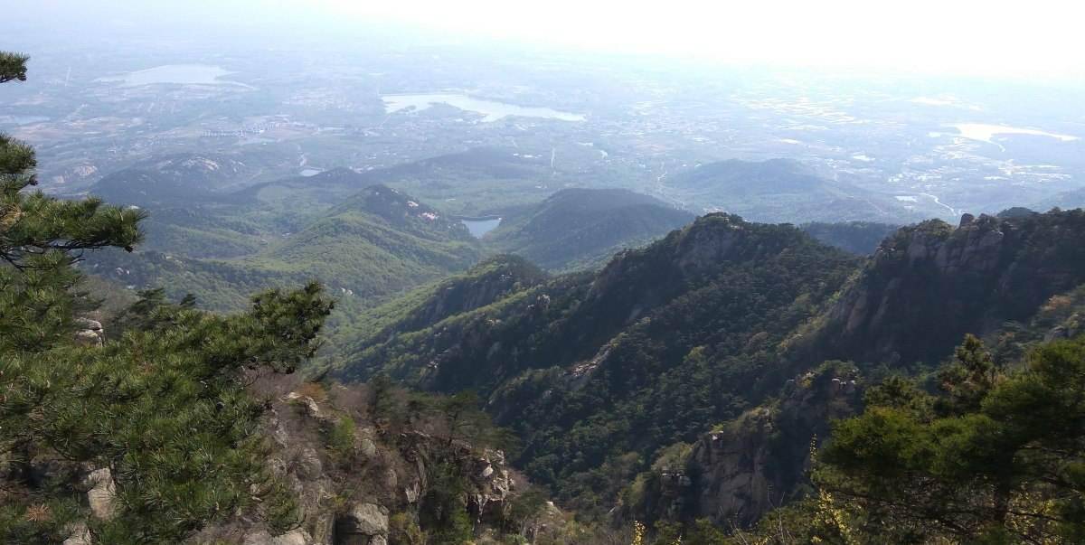 蒙山自然风光秀丽,兼有泰山之雄壮,黄山之秀美,华山之险峻,雁荡山之奇