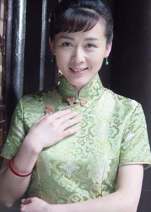 富二代教育题材的电视剧《知青家庭》登陆上海电视剧频道播出,李琳与