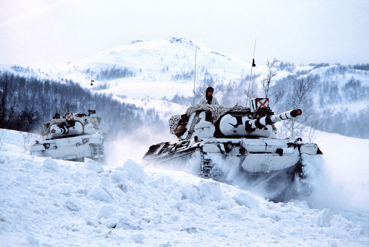 挪威陆军的豹1a1主战坦克雪地迷彩