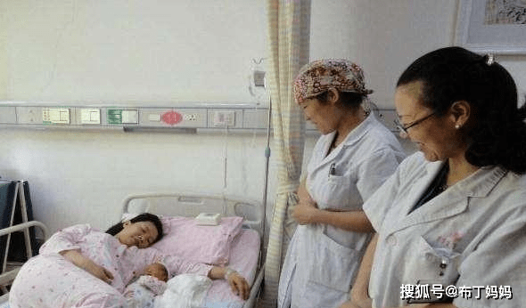 孕妇那么多,产妇们在医院扎堆生孩子,医院如何保证不会抱错孩子?