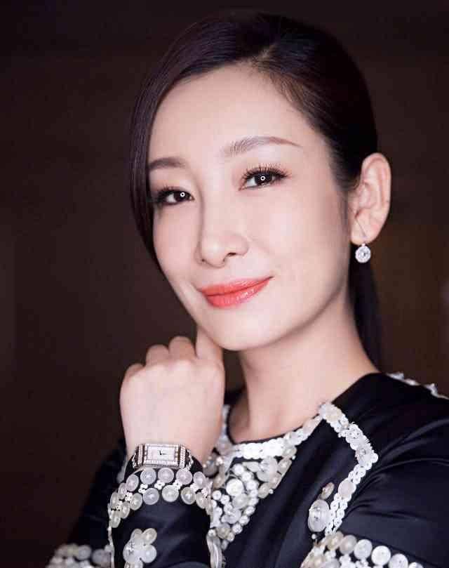 原创秦海璐曝姐弟恋新戏邀约,评范冰冰有野心,怼黄晓明,她一直敢说