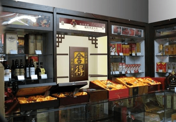 烟酒店这样做吸引顾客进店