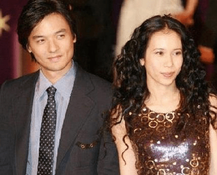 莫文蔚也是不"安稳",身边屡屡传出绯闻, 就好比说和陈小春,两人在