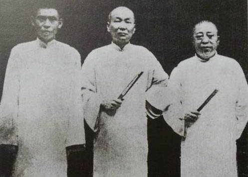 那他们的结局都如何呢?1949年后,黄金荣选择留在了上海.