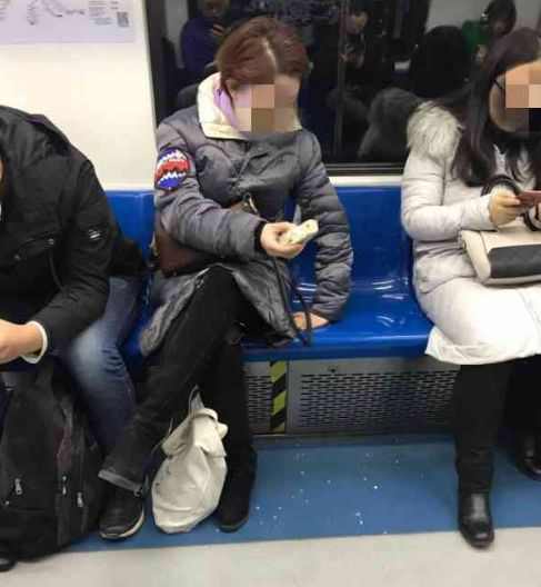 身份揭晓自称在云南支教的美女老师竟是抠脚大汉