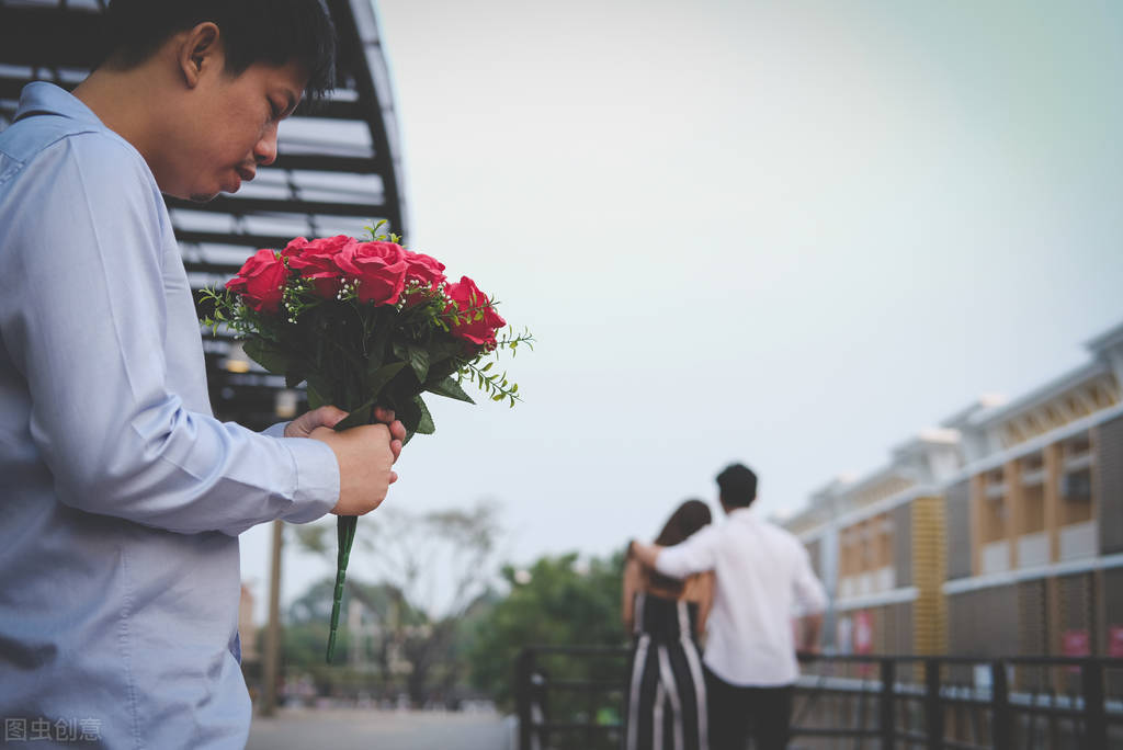 谁说在感情里只有女人受伤,男人就不会受伤