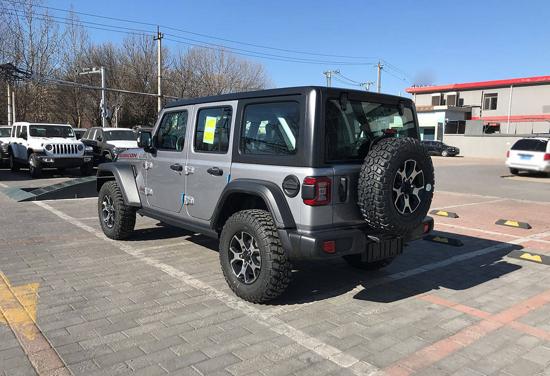 2021款jeep牧马人罗宾汉钢坯金属银色到店实拍!